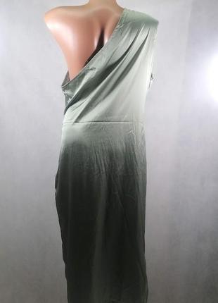 Платье хаки на одно плечо на запах ниже колена5 фото