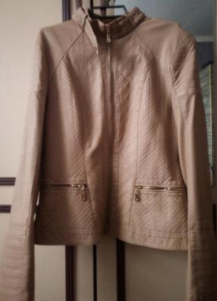Бежева демікурточка екошкіра італійського бренду kova.