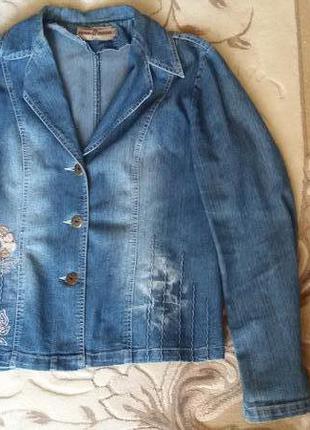 Современный женский джинсовый пиджак с вышевкой  размер 381 фото