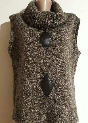 Жилет, безрукавка теплая.