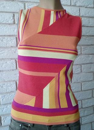 Цікава футболка без рукавів next