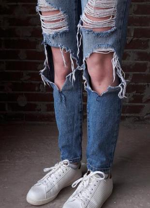 Идеальные джинсы бойфренд с рваностями плотный джинс2 фото