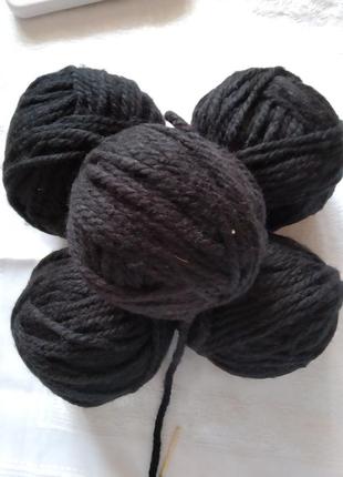 Товста чорна пряжа нитки 478гр