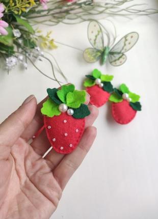 Резинки заколки для волос клубнички