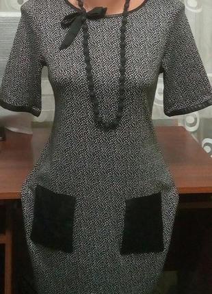 Стильное платье с карманчиками р.8. в отличном состоянии.