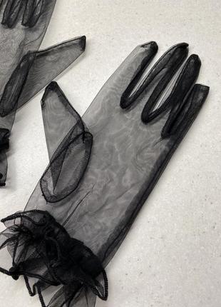 Прозрачные элегантные короткие перчатки из сетки фатина в сеточку для фото винтаж фатиновые модные актуальные перчатки8 фото