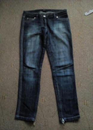 Джинсы фирменные з италии размер 42.снизу с замочками.моднячые!!!