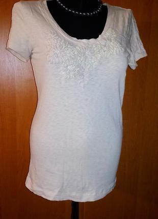 Футболка молочна з набитими квітами м