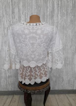 Біла мереживна блузка з вишивкою в стилі шеббі-шик8 фото