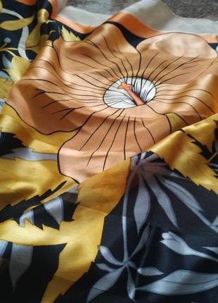 Шелковый красивый платок бабочки цветы.1 фото