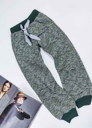 Зелені спортивні штани 40034425 з гумками з кишенями з начосом теплі