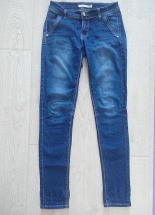 Классические синие джинсы