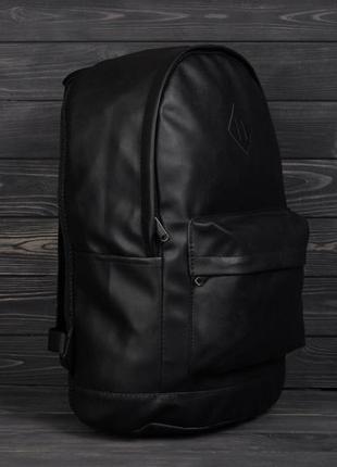 Кожаный, чёрный, крутой рюкзак