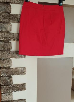 Шикарная юбка guess. размер xs. новая. оригинал! хлопок. мини юбка красная.4 фото
