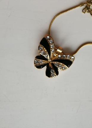 Маленькая подвеска нарядная кулон бабочка черная эмаль полоски белые камни стразы
