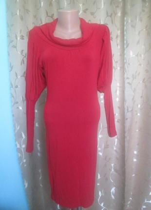 Яскрава сукня міді