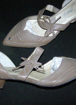 Рр 37-24,6 см нові ексклюзив туфлі, босоніжки від beryl шкіра