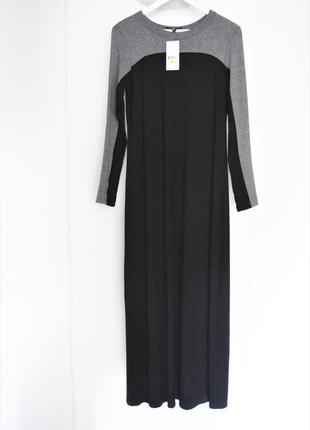 Длинное черное платье с серой вставкой прямого кроя м6 фото
