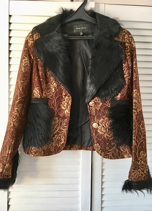 Оригінальний костюм