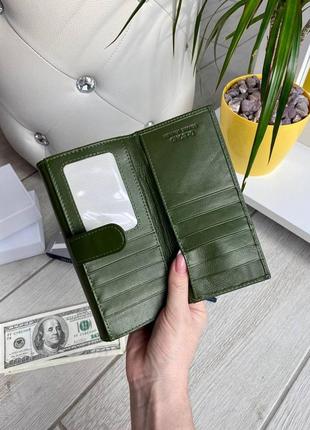 Шкіряний гаманець busy на магнітах з візитницею зелений жіночий4 фото