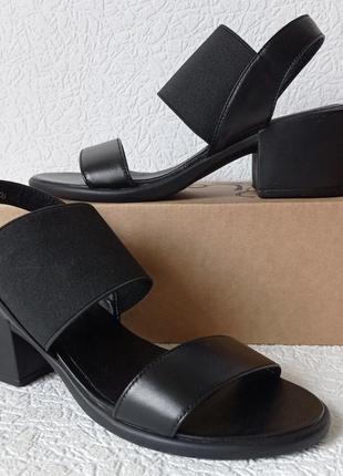 Trendy! стильные женские чёрные  кожаные босоножки на каблуке 5,5 см