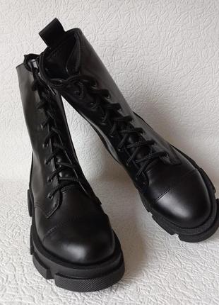 Женские зимние кожаные ботинки prada le черного цвета на высокой подошве5 фото