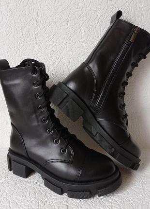 Женские зимние кожаные ботинки prada le черного цвета на высокой подошве3 фото
