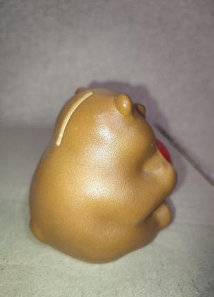 Керамическая копилка мишка с сердцем2 фото