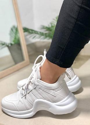 Кросівки під відомий бренд loui@