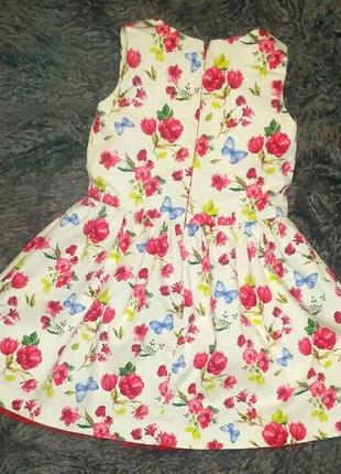Очаровательное платье в цветочный принт с бабочками на 5-6лет2 фото