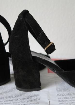Комфортные туфли limoda из натуральной замши босоножки на каблуке 6 см черные6 фото