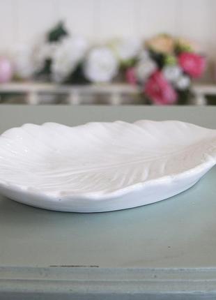 Декоративне блюдо — перо милі біла кераміка l21см 3914900-1 овал. перо