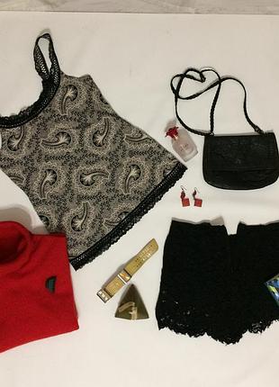 Жіночі чорні щільні мереживні шорти