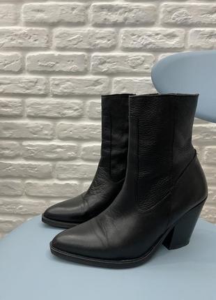 Козаки черевики mango