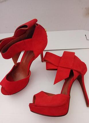 Босоножки 38 розмір бренд andre