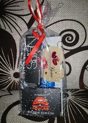 Подарунковий набір косметики