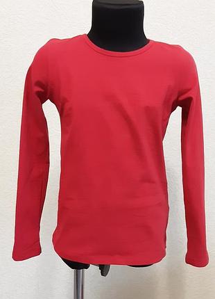 Красный лонгслив для девочки.