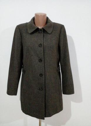 Цікаве пальто зі зйомним хлястиком