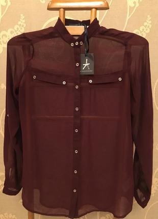 Очень красивая и стильная брендовая блузка.