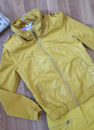 Куртка-бомбер яскравого гірчичного кольору2 фото