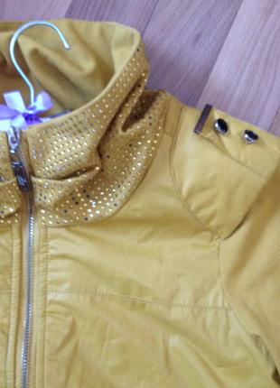 Куртка-бомбер яскравого гірчичного кольору3 фото