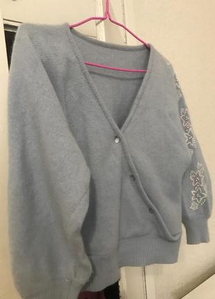 Кофта с вышивкой небесного цвета