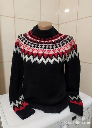 Шикарный свитеров с орнаментом4 фото