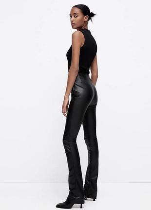 Шкіряні чорні штани zara штанини на блискавці