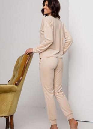 Плюшевый велюровый бежевый костюм для дома кофта со штанами піжама3 фото