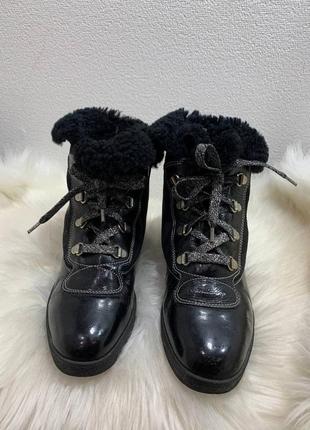 Зимние замшевые ботинки на шнуровке1 фото