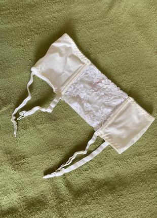 Пояс для чулков белый