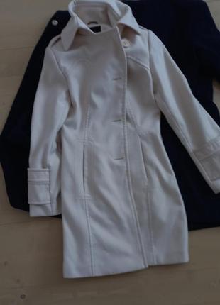 Світле осіннє пальто