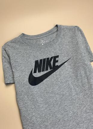 Женская красивая футболка nike3 фото