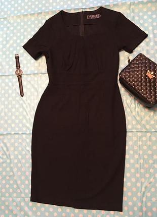 Чорне плаття-футляр